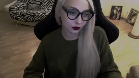 Snapshot of fromsun_forsoul chatting on October 23, 5:41 pm Lilith online show from October 23, 5:41 pm