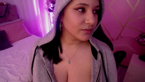 frreeya online show from January 6, 2:03 pm