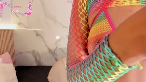   Independent model online show from February 25, 12:26 pm