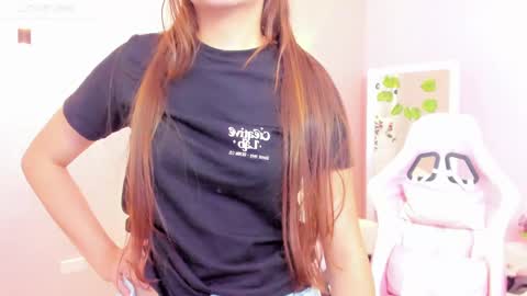 Snapshot of gabriellahoney18 chatting on February 12, 9:11 pm Gabriella online show from February 12, 9:11 pm
