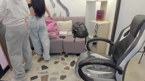 gemmabrown_ online show from February 28, 12:04 pm