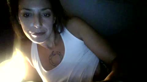 Snapshot of genevieve___ chatting on October 15, 3:20 am genevieve___ online show from October 15, 3:20 am