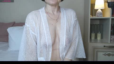 Snapshot of gentlywomen chatting on December 5, 5:15 am Elena online show from December 5, 5:15 am