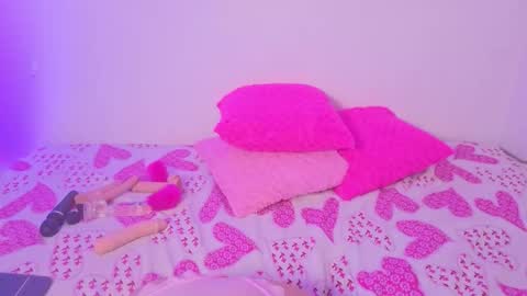 Giana Roberts online show from February 20, 1:01 pm