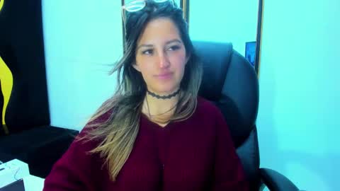 GiaRoussel online show from December 5, 4:41 pm