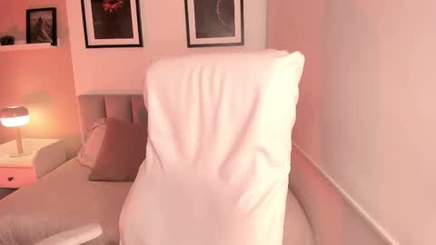 GIGI online show from November 21, 5:42 am