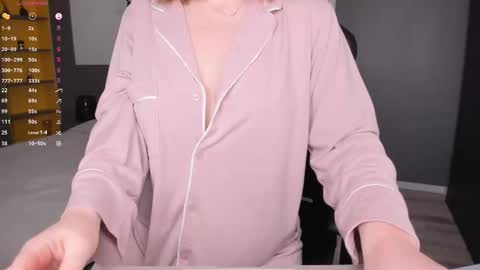 gigihadd online show from February 4, 3:04 pm