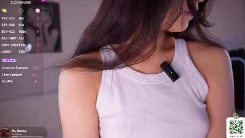 Mia online show from September 12, 8:23 am