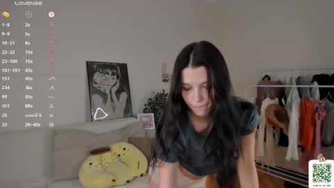 Mia online show from December 17, 8:07 am