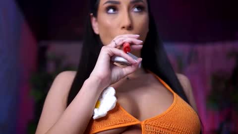 Gina online show from February 5, 8:01 pm