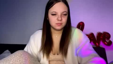 girl_shy07 online show from February 12, 2:57 am