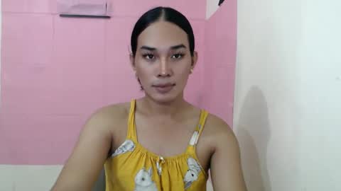 Rhaine online show from December 3, 8:36 am