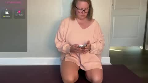 Snapshot of glitterkitty_108 chatting on January 14, 2:22 pm GlitterKitty 108 online show from January 14, 2:22 pm