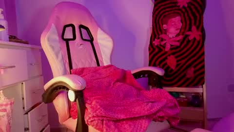 vee online show from April 11, 11:30 pm