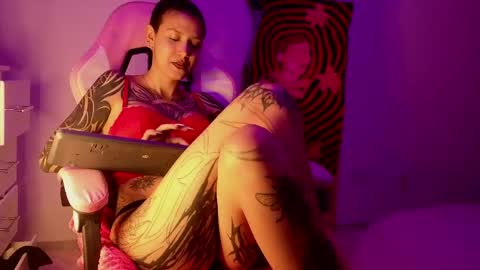 vee online show from March 27, 4:58 am