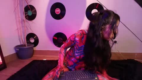 Snapshot of goddessjulieta chatting on October 20, 7:28 pm Julieta online show from October 20, 7:28 pm