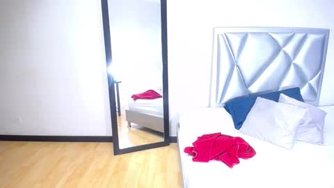 goldenn_ass1 online show from November 13, 4:44 am