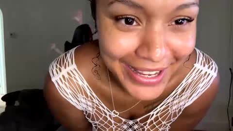 Snapshot of goldenpuss95 chatting on September 17, 5:11 pm GoldenPuss online show from September 17, 5:11 pm