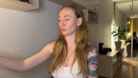 Polly online show from November 19, 4:51 pm