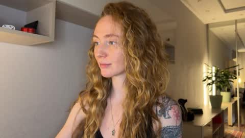 Polly online show from November 21, 5:04 pm