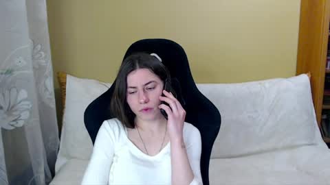 Elizabeth Effie online show from June 6, 6:03 pm