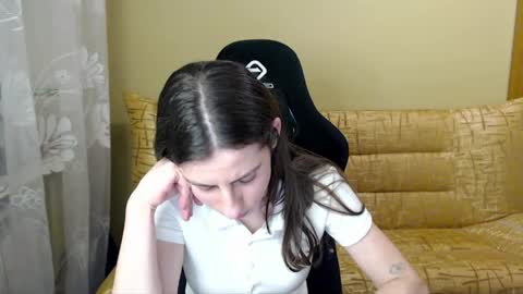 Elizabeth Effie online show from June 2, 5:58 pm