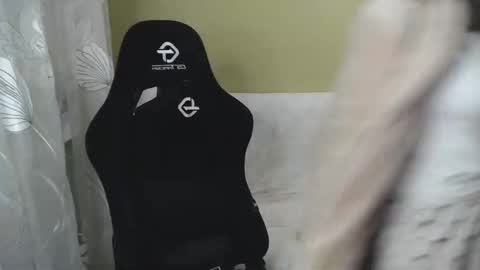 Elizabeth Effie online show from February 27, 7:14 pm