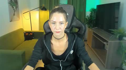 Snapshot of graycewild chatting on September 15, 5:27 am GrayceWild online show from September 15, 5:27 am