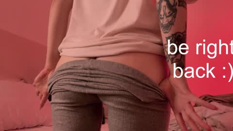 Snapshot of h2h0e chatting on December 28, 7:01 pm Lana online show from December 28, 7:01 pm