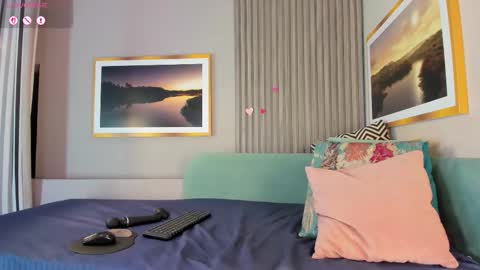 laura online show from February 15, 12:24 am