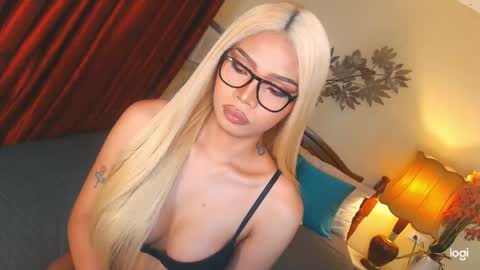 YOUR SIDECHIC HAILEY online show from April 16, 8:19 pm