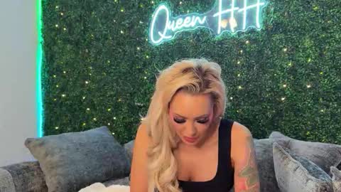 Halia Hill online show from February 18, 8:24 am