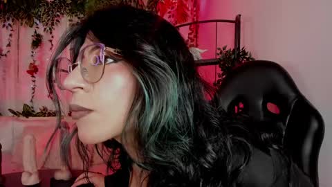 halley_ravenn online show from April 24, 9:50 pm