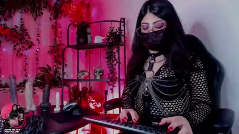 halley_ravenn online show from May 5, 8:45 pm