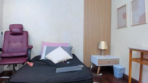 Halley Lorens online show from November 6, 9:21 pm