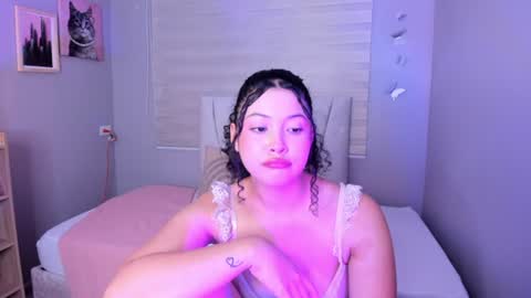 Hanna Lineros  online show from July 28, 6:20 pm