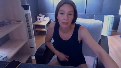 hanna_ha online show from July 2, 11:27 am