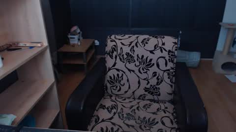 hanna_ha online show from June 19, 7:28 pm