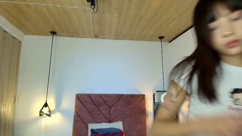  H A N N A  online show from February 18, 8:19 pm