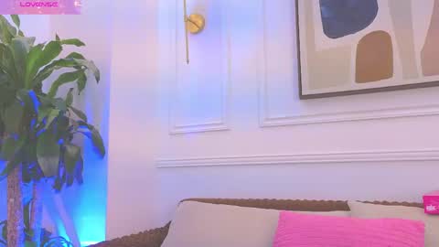 HANNA SOFIA online show from June 2, 11:11 am