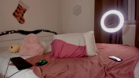 HannahIm a simple girl who likes gifts Lovense is activeThere are legends that in this room all your wish can come true online show from January 14, 7:06 am