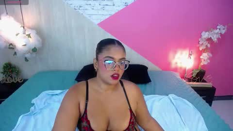 Hannah  online show from December 3, 11:45 am