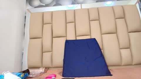 hannah_teehn online show from November 25, 7:15 pm