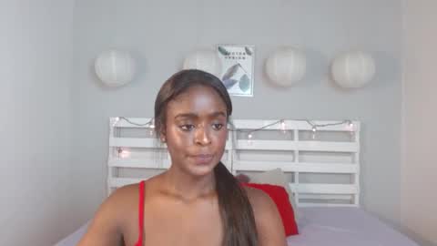 hannahcox1 online show from December 17, 4:12 am