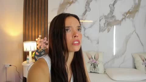 Snapshot of hannahill69 chatting on October 9, 5:00 am Hannahill69 online show from October 9, 5:00 am