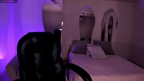 HANNAH J online show from July 16, 12:32 pm