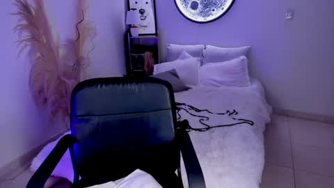    online show from April 30, 2:06 am