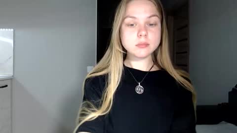 happy_fox_ online show from May 15, 10:01 pm