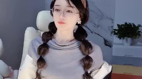 Daisy online show from December 13, 4:27 pm