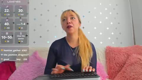 Snapshot of harumi_blossom chatting on October 3, 8:36 pm Sophia Blossom online show from October 3, 8:36 pm